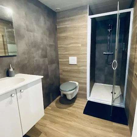 Studio Neuf Bien Place, Jardin Et Parking Gratuit Apartment